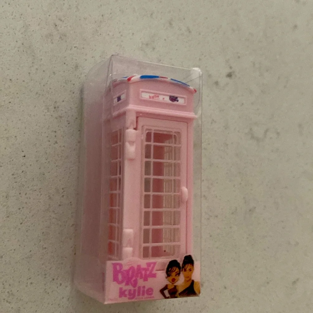 Pink Phone‎ Booth Cell Phone Holder